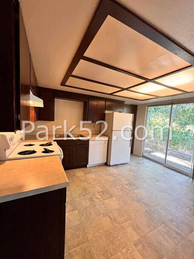 Foto del edificio - 8211-8213 111th St E