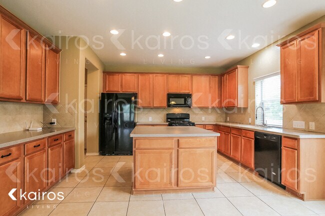 Building Photo - 8310 Clover Leaf Dr