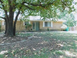 Building Photo - 2204 Canterbury Ct