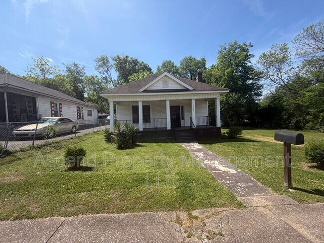 Building Photo - 2104 Laura St
