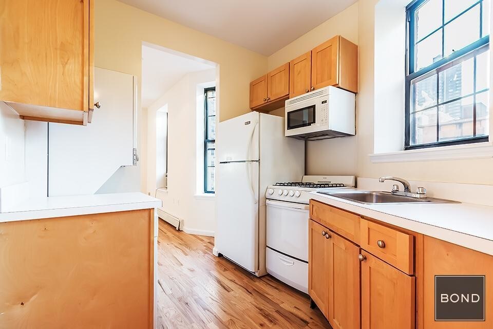 Primary Photo - 341 East 86th St