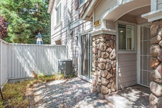 Foto del edificio - 6125 Lambeck Ln