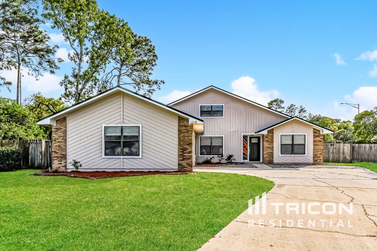 Foto principal - 12178 Rochford Ln