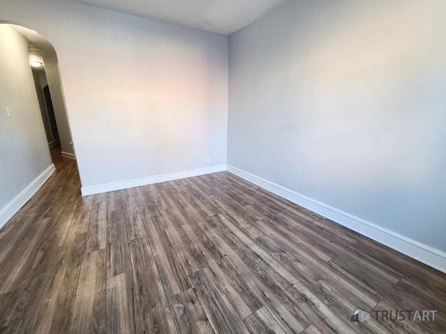 Building Photo - 1 Bedroom Apartment with backyard/basement