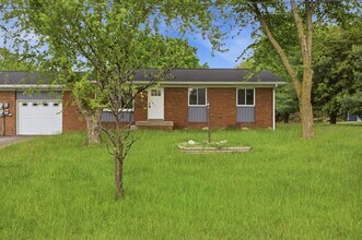 Building Photo - 2895 Spring Hill Dr