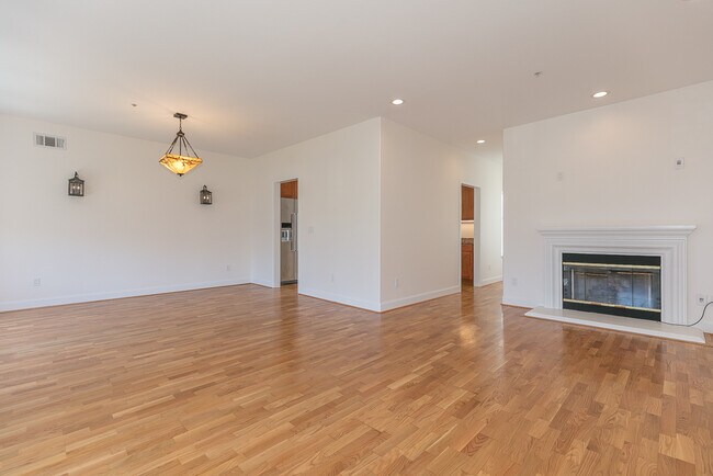 Building Photo - 3250 21st St