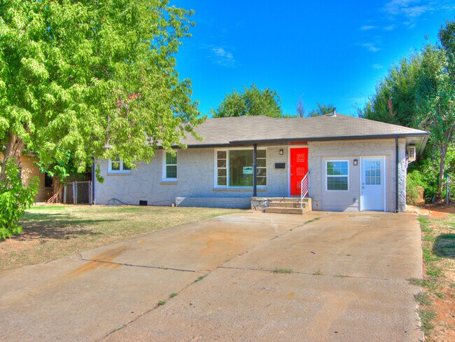 Building Photo - 1720 Hasley Dr