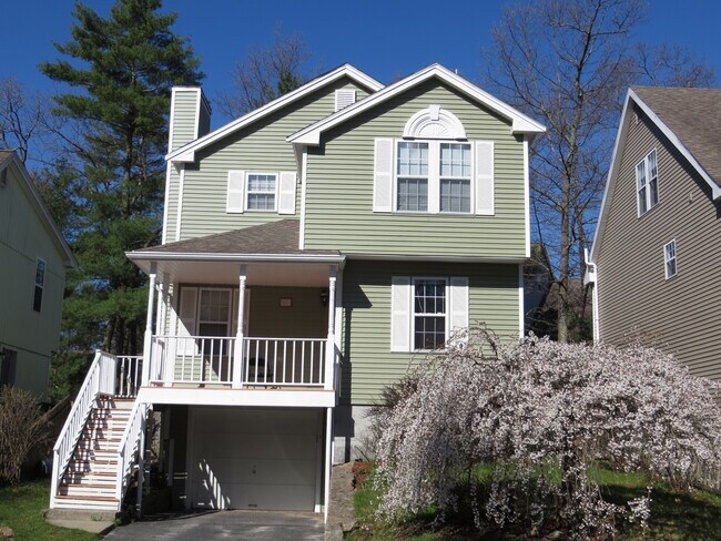 Foto del edificio - 64 Lilac Cir