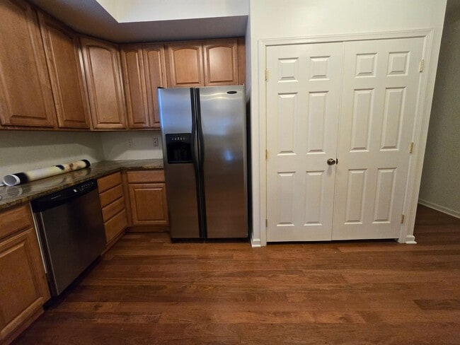 Building Photo - Spacious 3BR/2BTH w/ HW Floors, A/C, W/D, ...