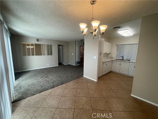 Foto del edificio - 1322 N Tam O Shanter Dr