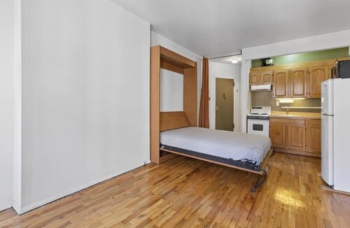 Building Photo - 162 E 91st St