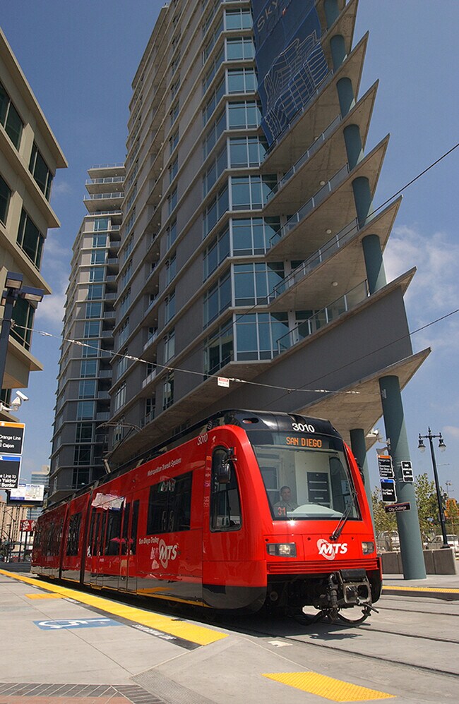 Foto del edificio - 1080 Park Blvd Unit 1308