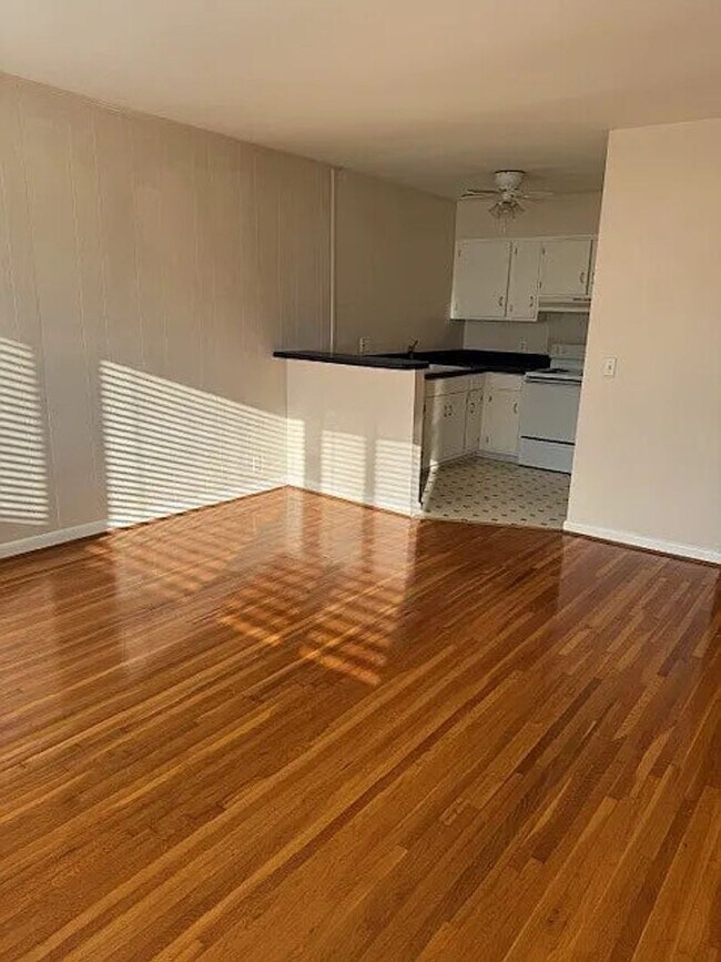 Building Photo - Cozy 1-Bedroom Apartment in the Heart of East Nashville