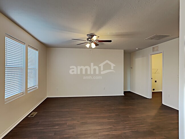 Foto del edificio - 8296 W Snohomish St