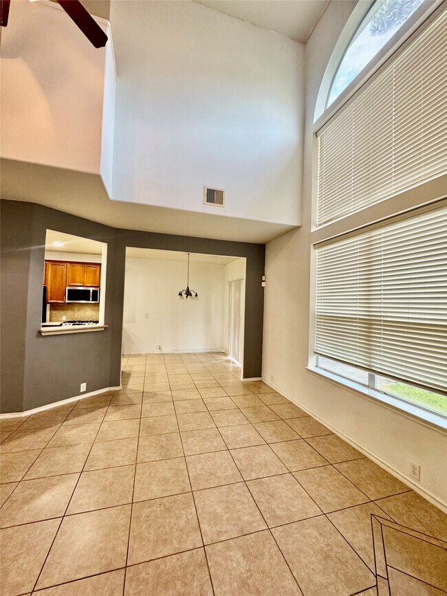 Foto del edificio - 13600 Breton Ridge St