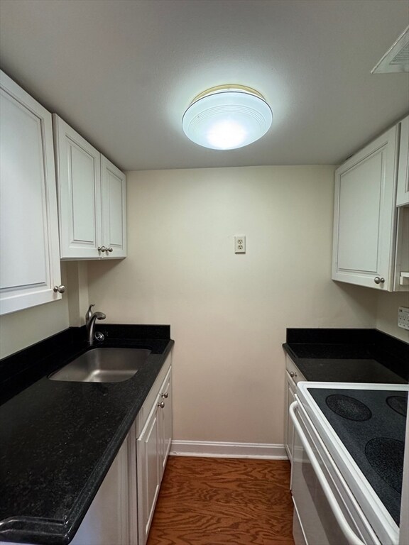 Building Photo - 112 Pinckney St