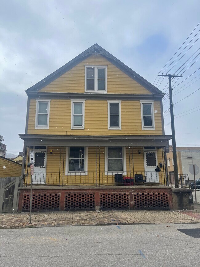 Frente de la casa - 4001 Wood St