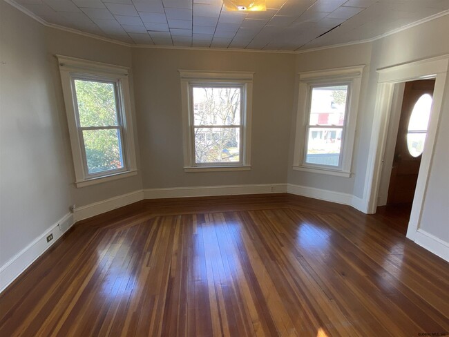 Building Photo - 1074 Parkwood Blvd