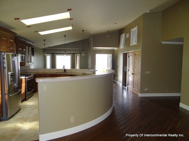 Foto del edificio - Coming Soon!! Remodeled Woodside Cottage w...