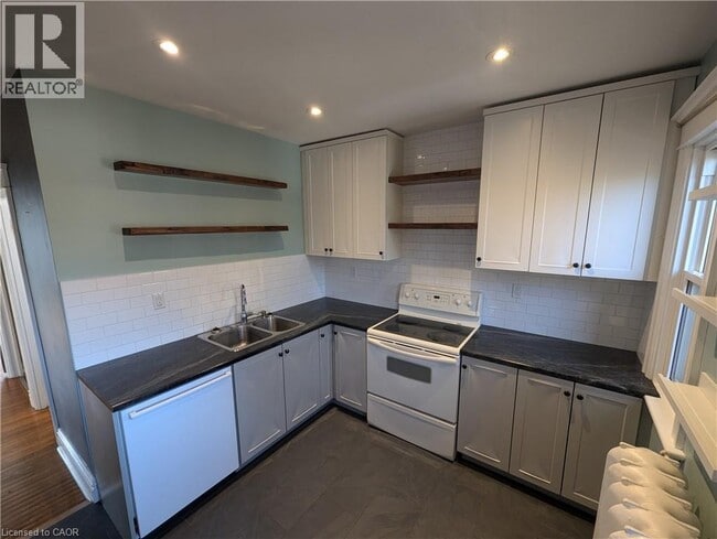 Building Photo - 81 Dunsmure Rd