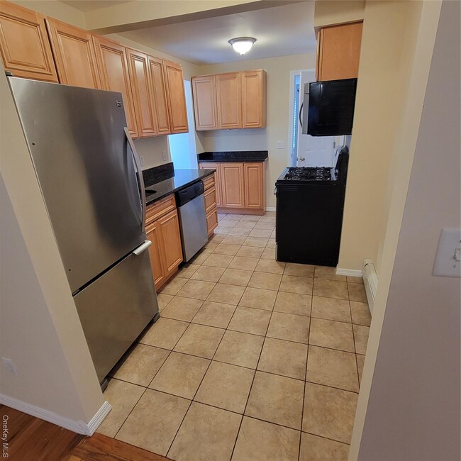 Building Photo - 72 Rutgers Ln