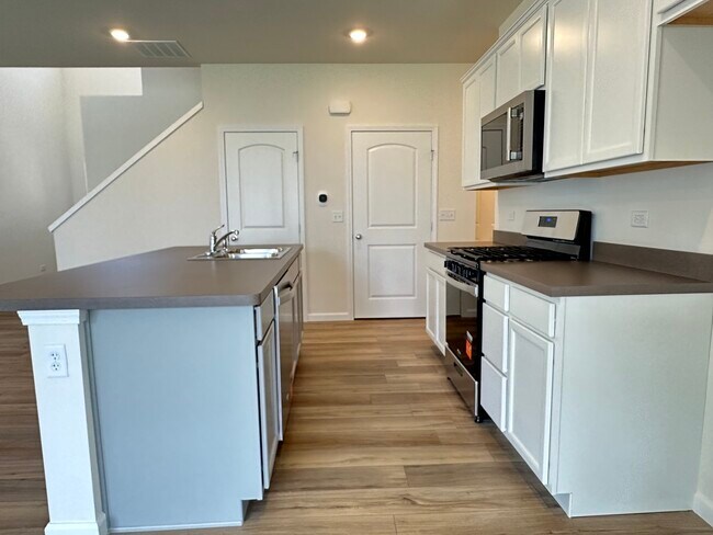 Building Photo - 2656 Lawlor Ln