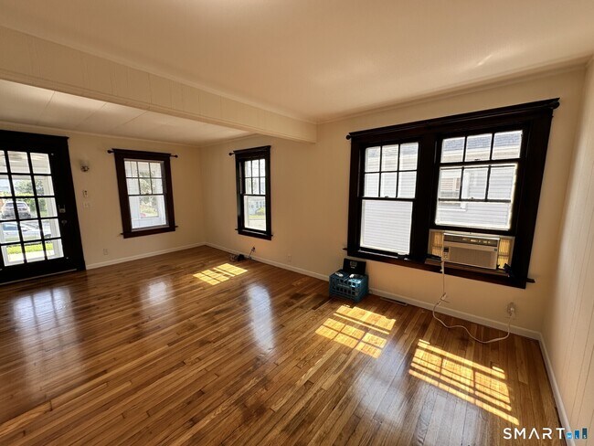 Foto del edificio - 128 Grove Pl