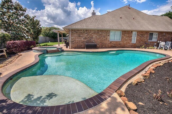 Building Photo - 877 Shoal Pointe Ct