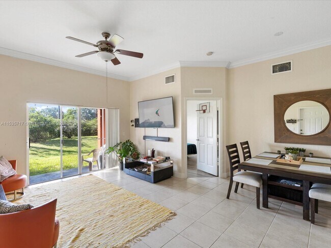 Building Photo - 7400 Palomino Dr