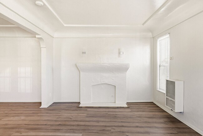 Foto del edificio - Coming Soon - Renovated Hyde Park Gem Near SoFi, LAX & Metro K Line
