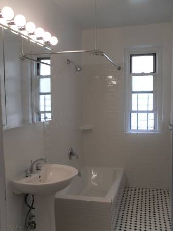 Building Photo - 815 W 181st St