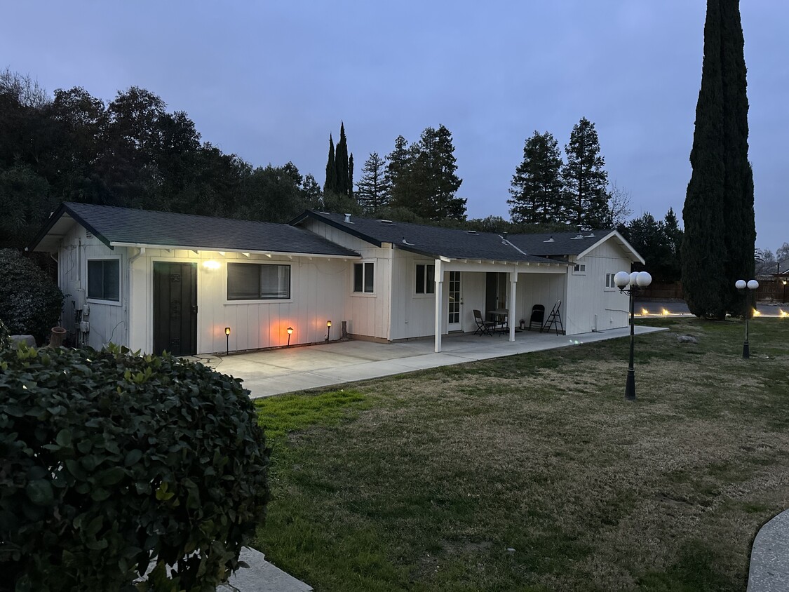 Cozy home in Turlock quite neighborhood - 1403 E Monte Vista Ave