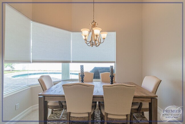 Foto del edificio - ***ANNUAL LEASE ONLY***PALM RIVER ESTATES***FULLY RENOVATED POOL HOME***NO HOA***SMALL PETS APPRO...