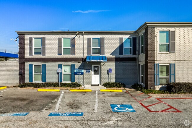 Centro de arrendamiento - The Atrium At 5606