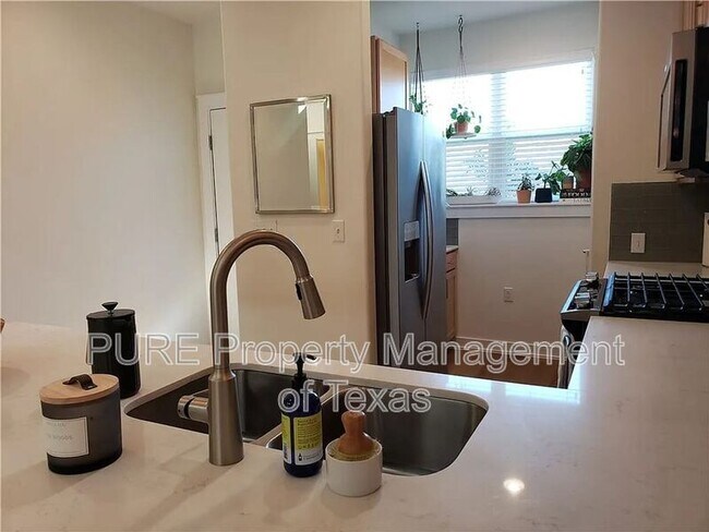 Foto del edificio - 6800 Menchaca Rd