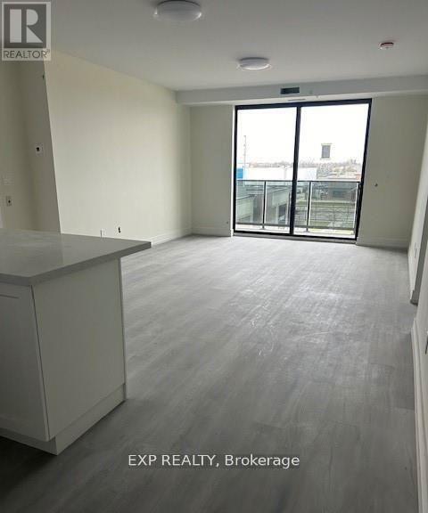 Photo du bâtiment - 300B Fourth Ave