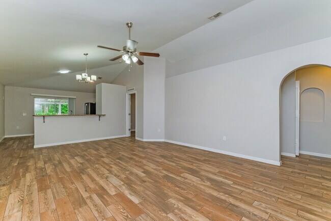 Foto del edificio - 13719 Gentle Woods Ave