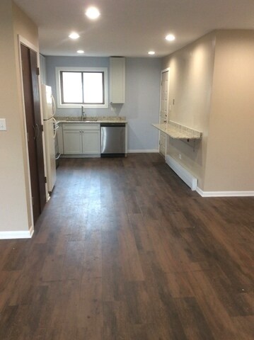 Foto del edificio - 1221 Whispering Hills Ct