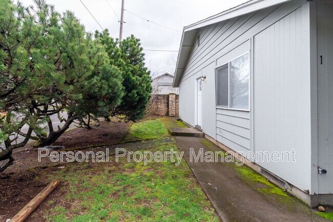 Foto del edificio - 4325 E 17th St
