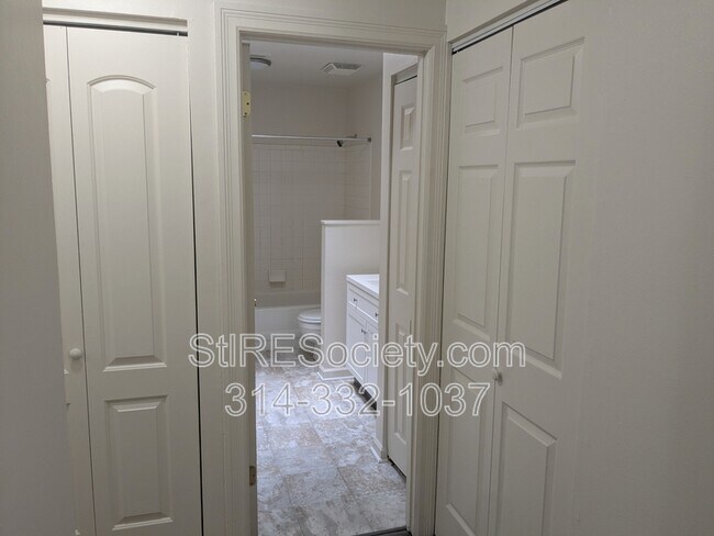 Foto del edificio - 2707 Russell Blvd