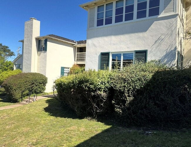 Building Photo - This is a Berkeley Lifestyle. | 3BR | 1.5BA | 1,450 SF | Just Steps from Campus