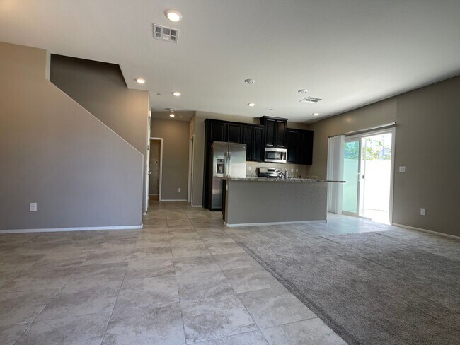 Building Photo - GATED 3 BED 2.5 BATH 2 CAR GARAGE TOWNHOME...