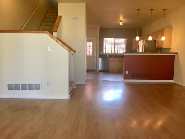 Foto del edificio - Beautiful Townhome in Lakewood