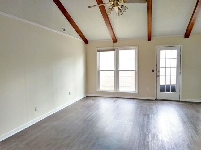 Foto del edificio - Cute, one story brick 3 Bedroom Brick Home