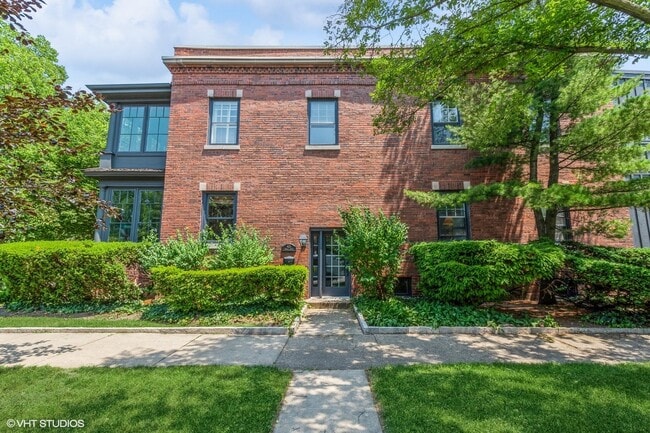Building Photo - 621 Hinman Ave
