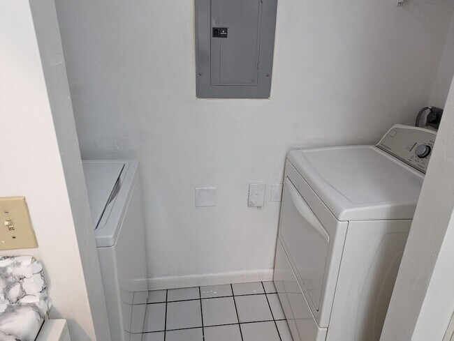 Foto del edificio - 3600 SW 23rd St