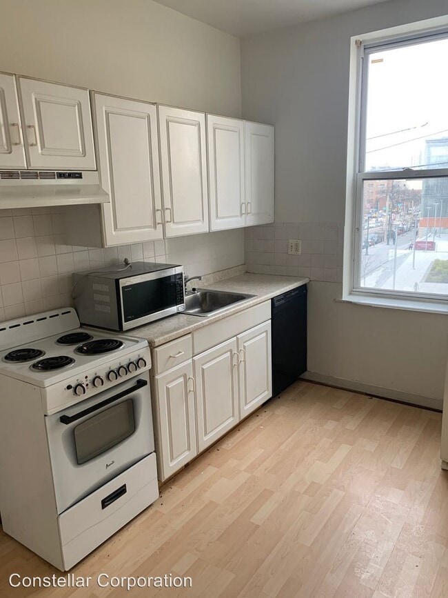 Building Photo - 2 br, 1 bath  - 4600 Woodland Ave.