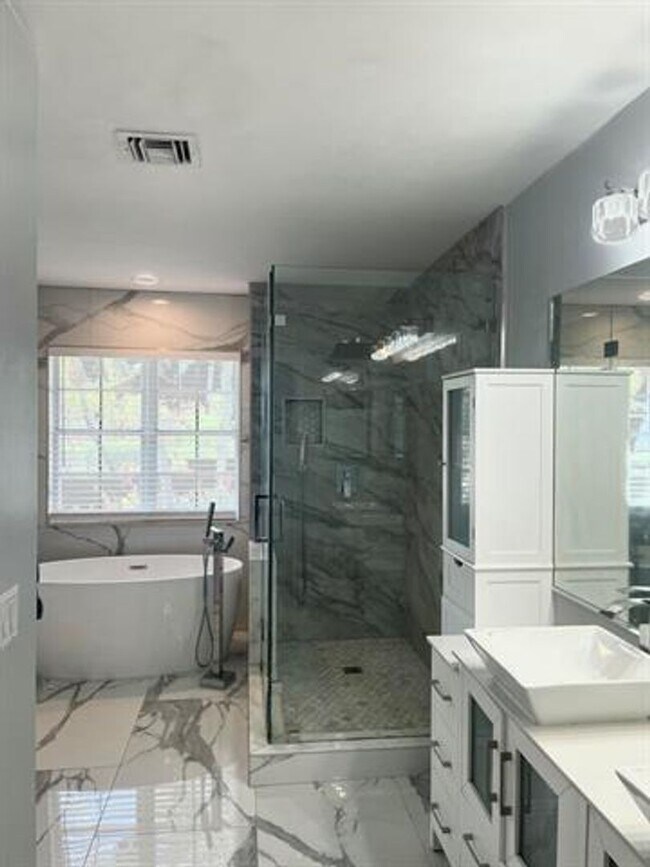 Foto del edificio - 1236 Bayview Cir