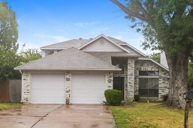 Building Photo - 6209 Mercedes Dr