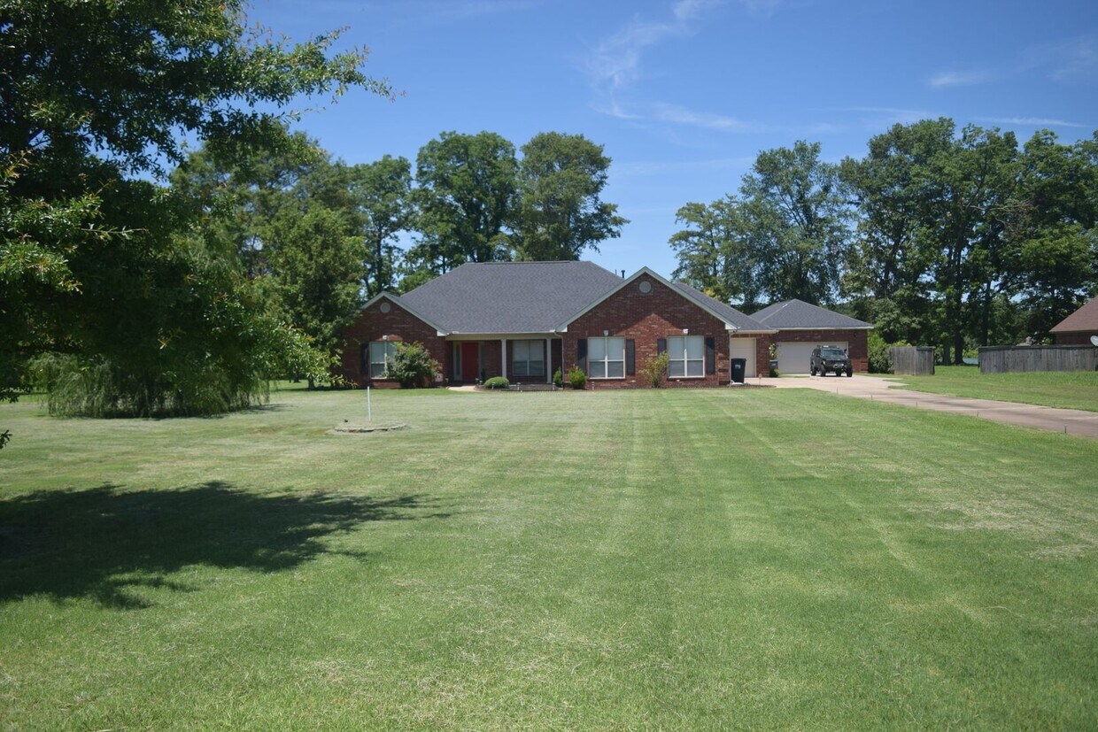 Foto principal - Lakefront Executive or Officers Quarters f...